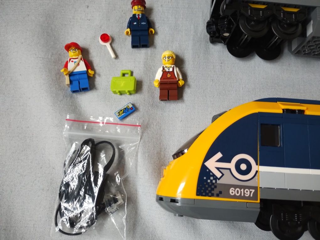 LEGO 60197 train, pociąg osobowy kompletny set + gratis oświetlenie