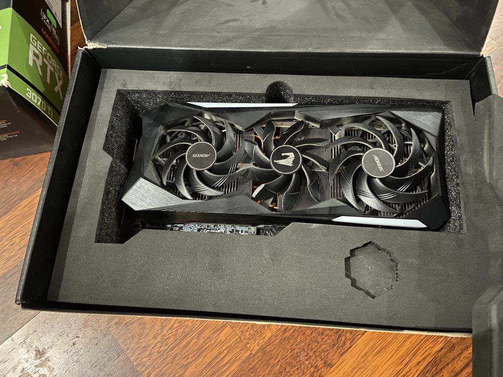 Гарантия ! rtx 3070 TI  gigabyte aorus с экраном OLED