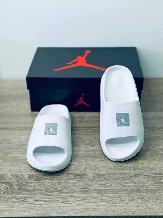 Шльопанці білі Jordan чоловічі білі Тапочки Джордан белые шлепанцы