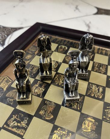 Бронзовые шахматы с очень хорошей детализацыей Египет