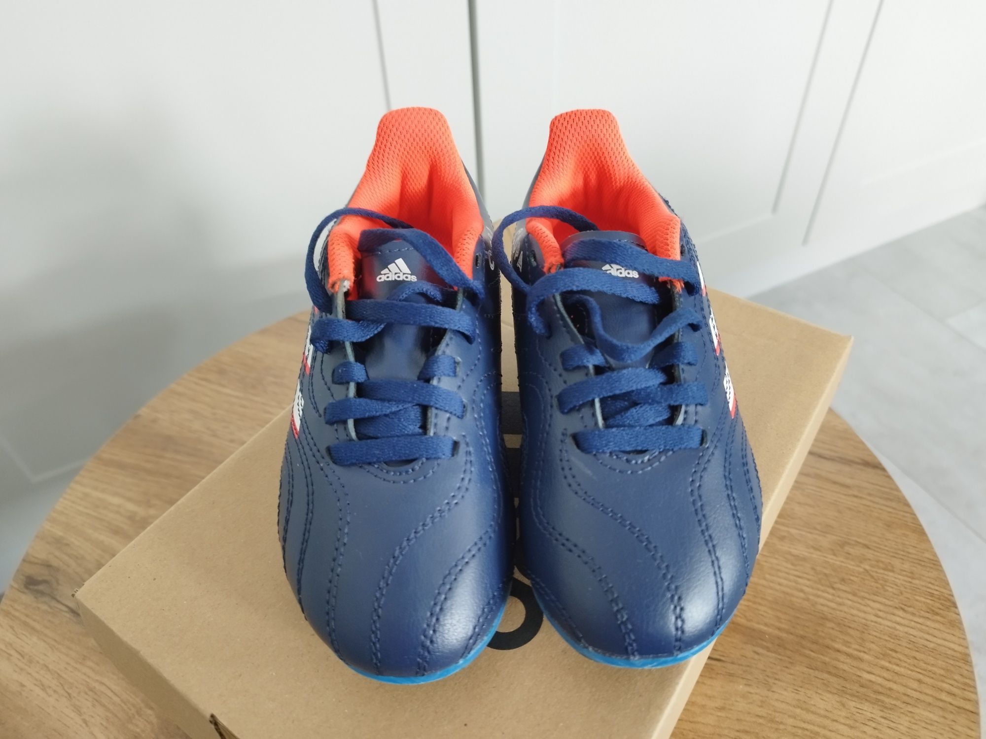 Dziecięce, juniorskie buty piłkarskie, korki Adidas Copa Sense, r. 28,