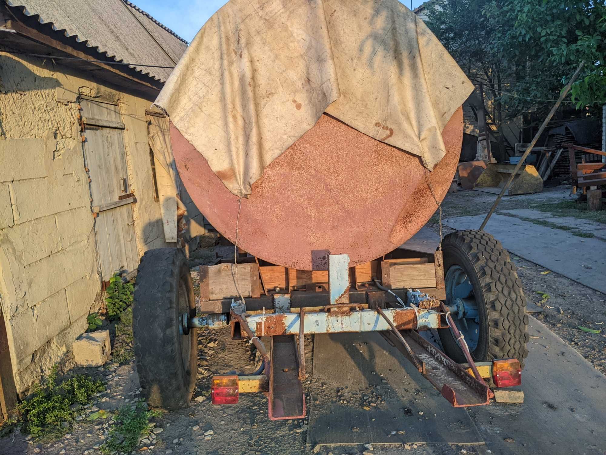Продам бочку на колесах