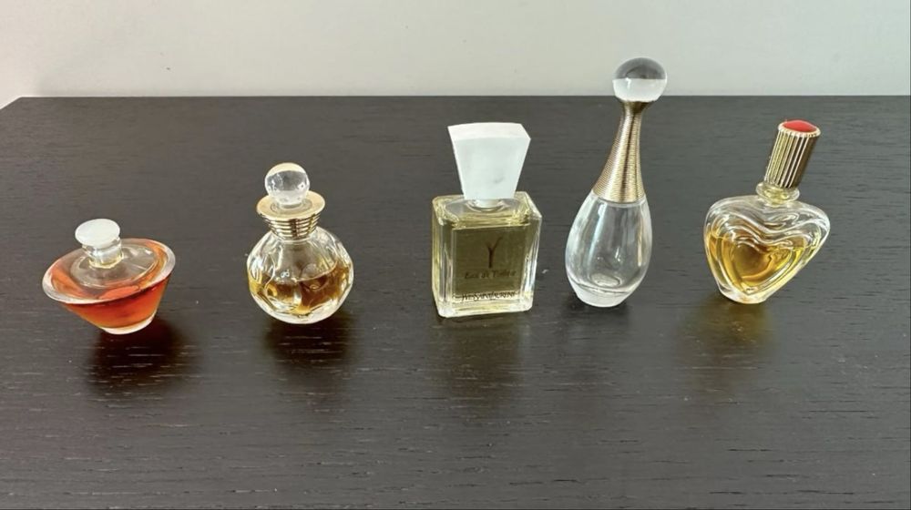 56 miniaturas de perfumes - coleção (1 euro cada)