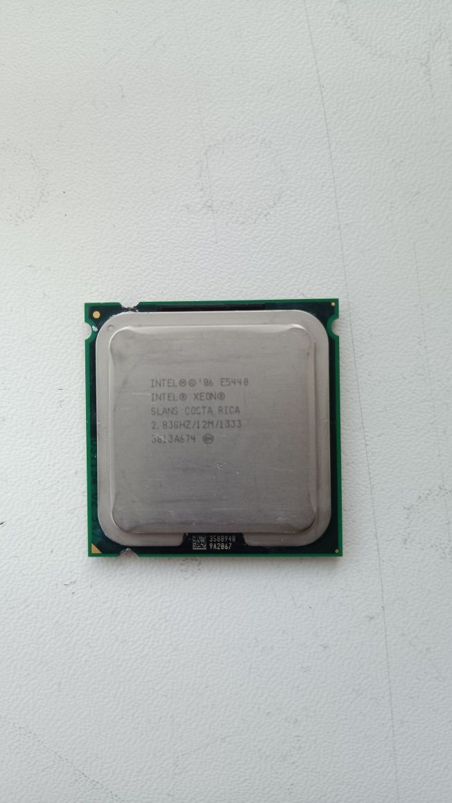 Продам Xeon e5440 +  кулер Intel