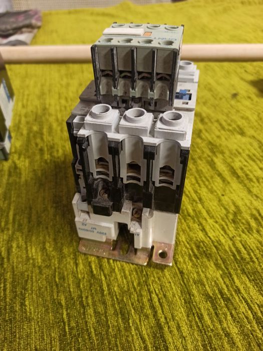 Контактор переменного тока CHINT NC1-4011 + F4-22