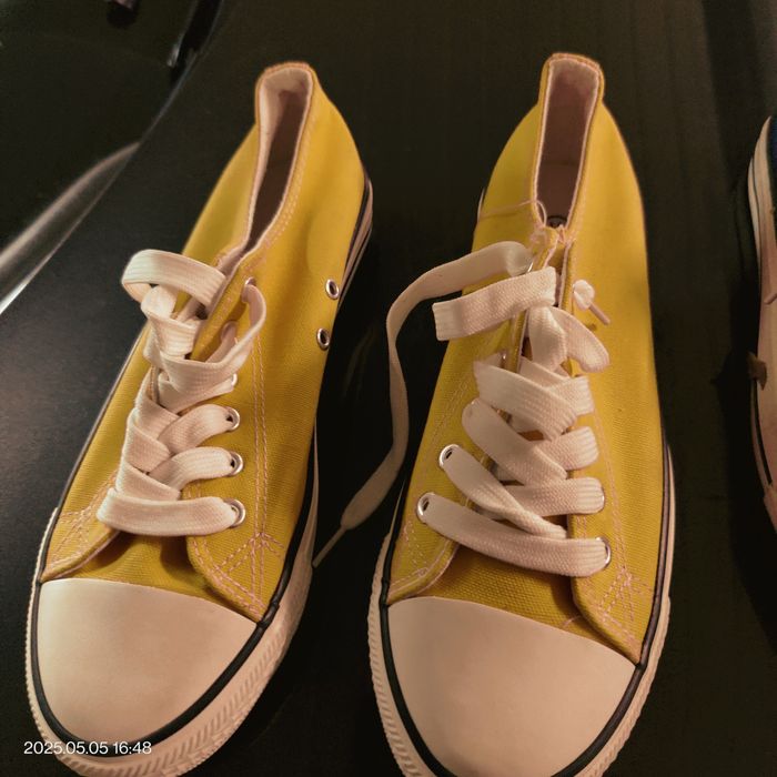 Tenis e malas estado novo