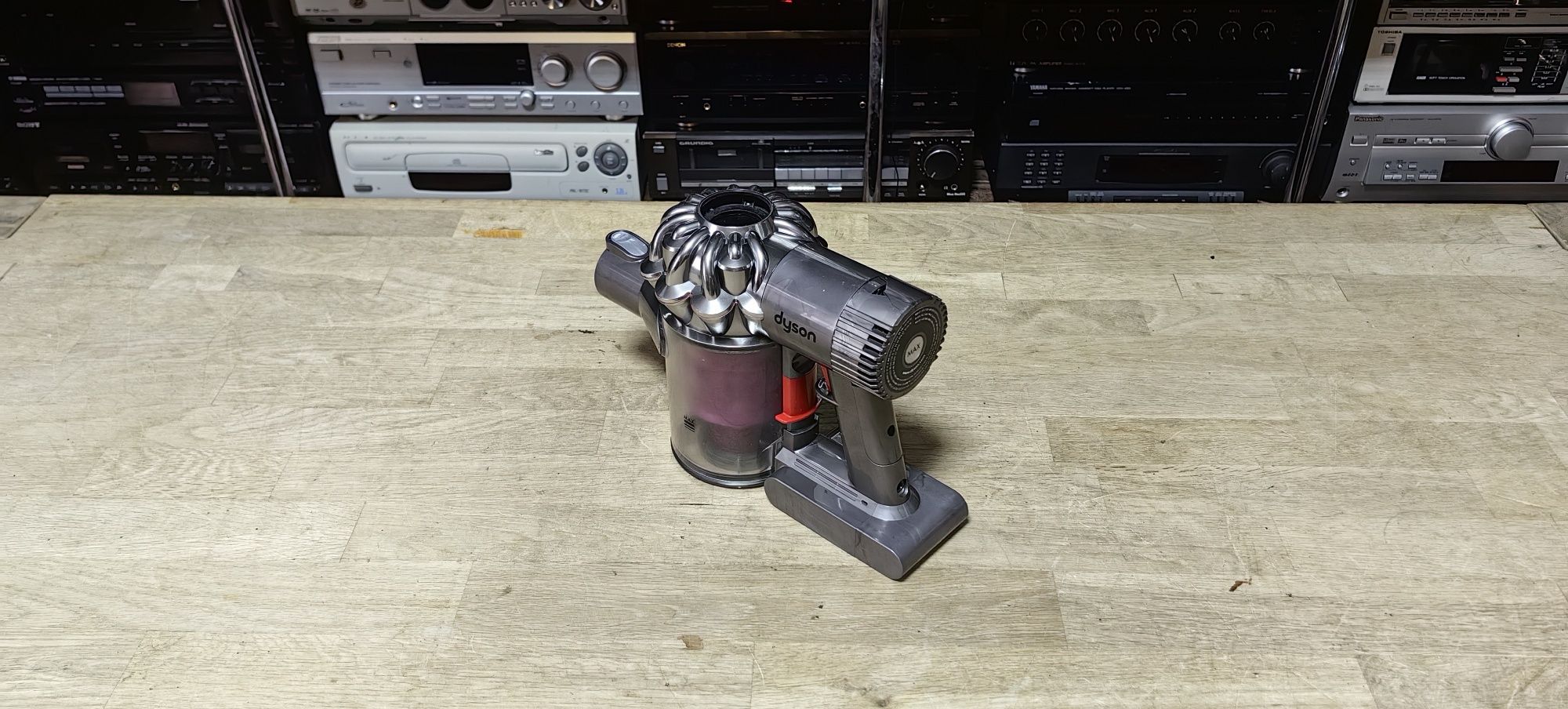 Бездротовий пилосмок Dyson V6