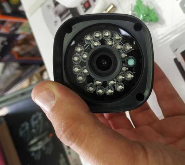 Ділова безпека: Комплект з 8 камер комплект видеонаблюдения