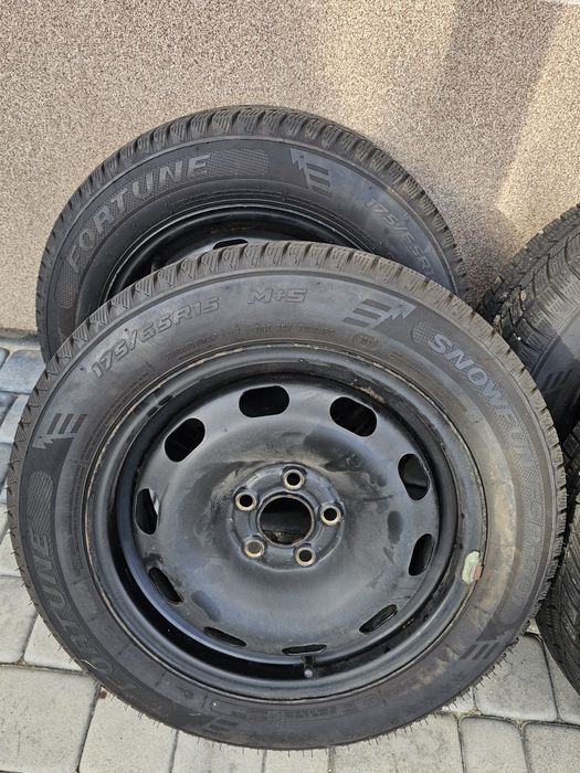 Opony zimowe 175/65 r15 z felgami