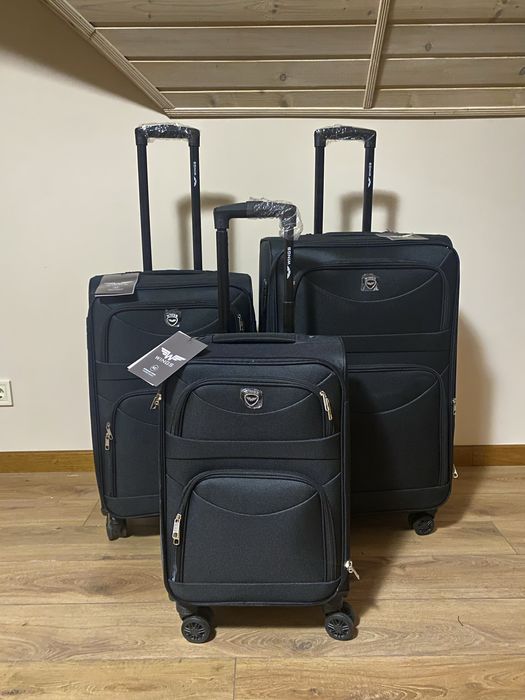 валіза чемодан від польського виробника на чотирьох колесах Wings