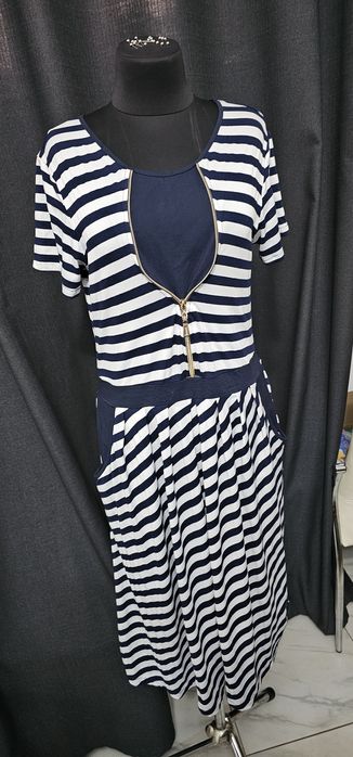 Сукня в полоску жіноча