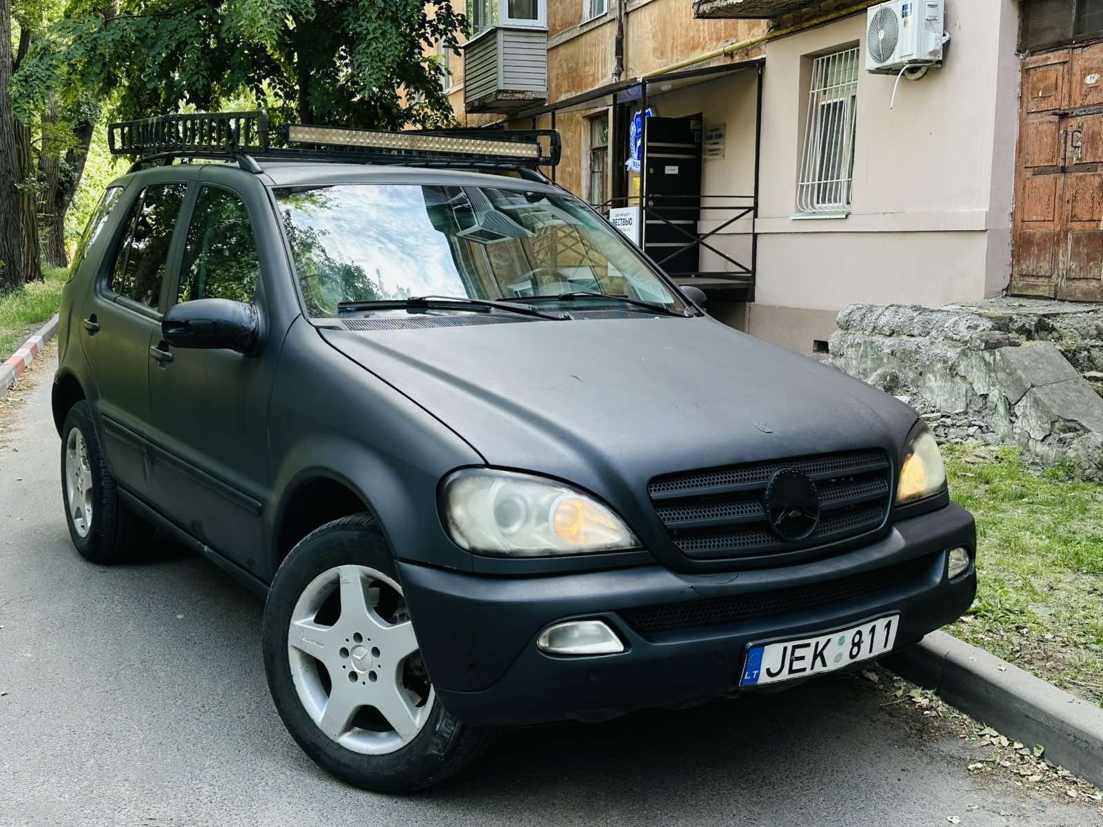 Продам автомобиль Mercedes МL 4 литра дизель полний привод