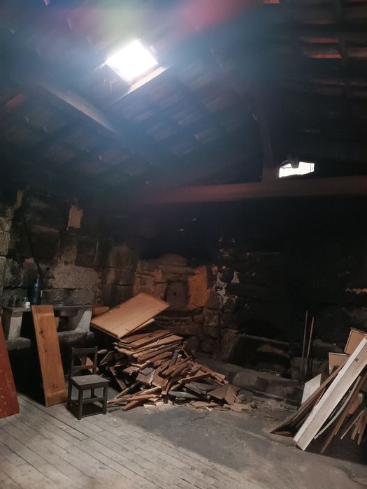 Casa em Pedra. Recuperar em Vilar de Ferreiros. Mondim de Basto