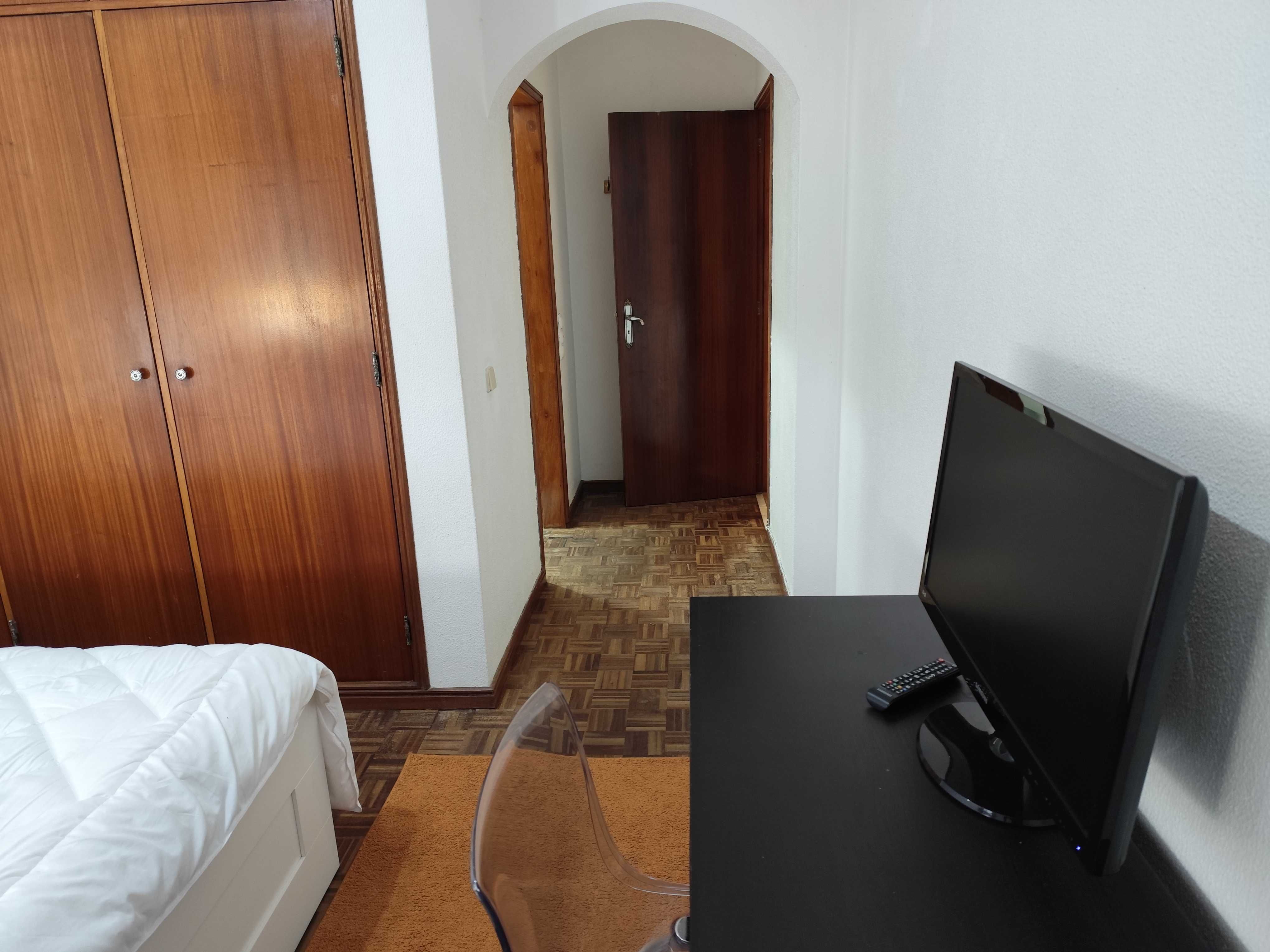 Quarto tipo suite, para arrendar