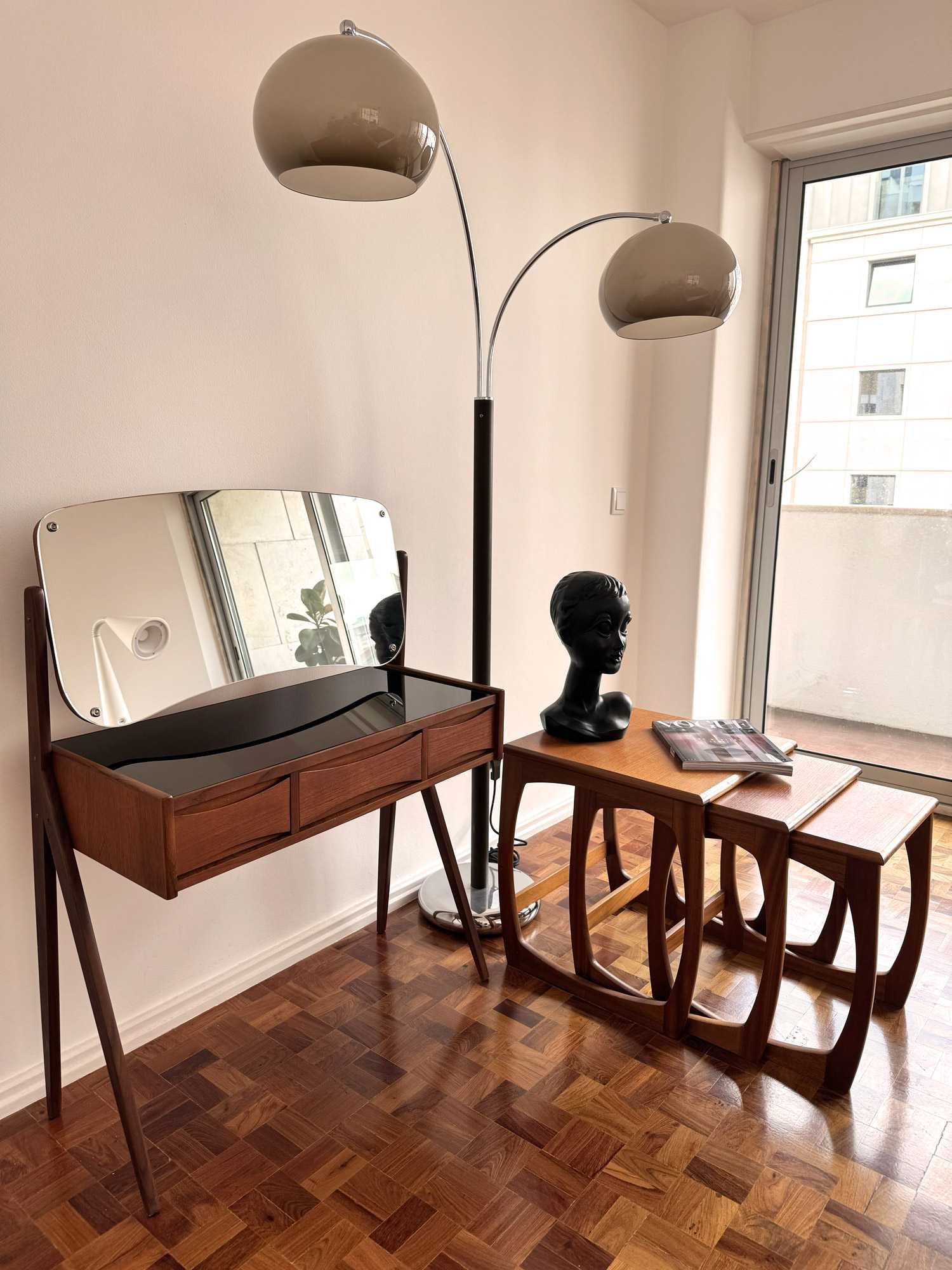 Toucador Vintage dos Anos 60 em Teca, Design de Arne Vodder