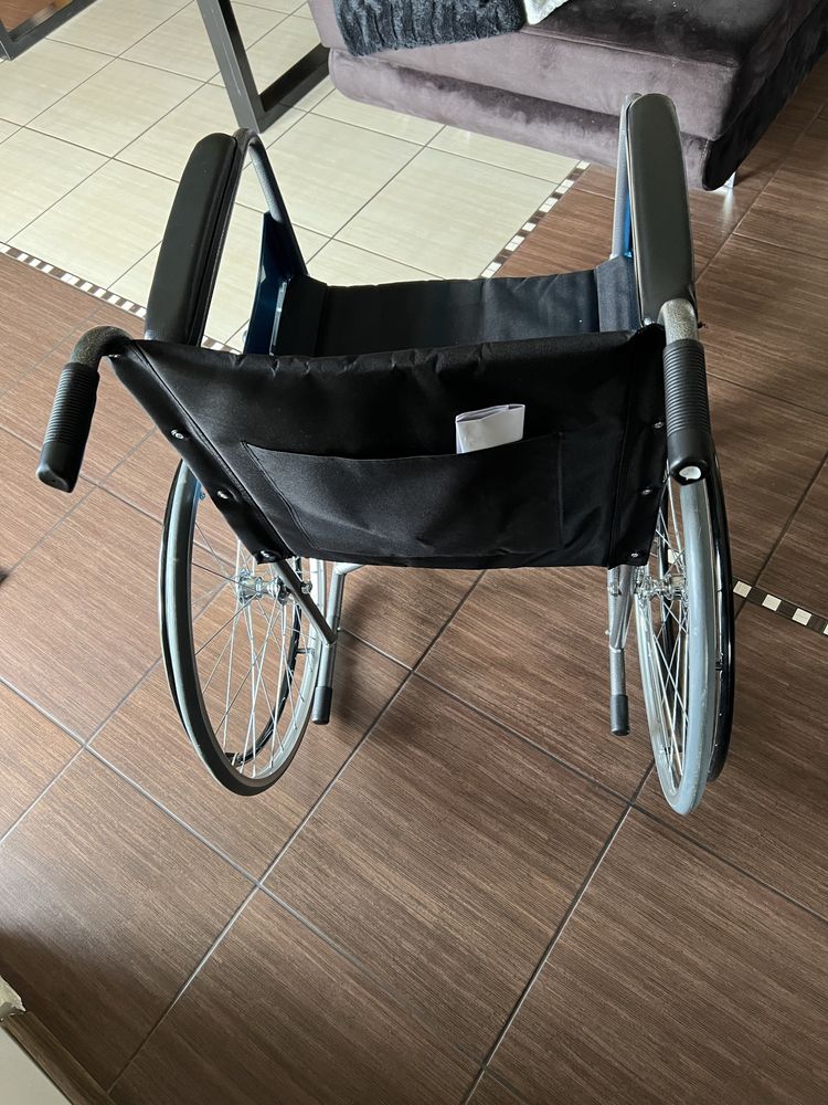 Nowy wózek inwalidzki składany