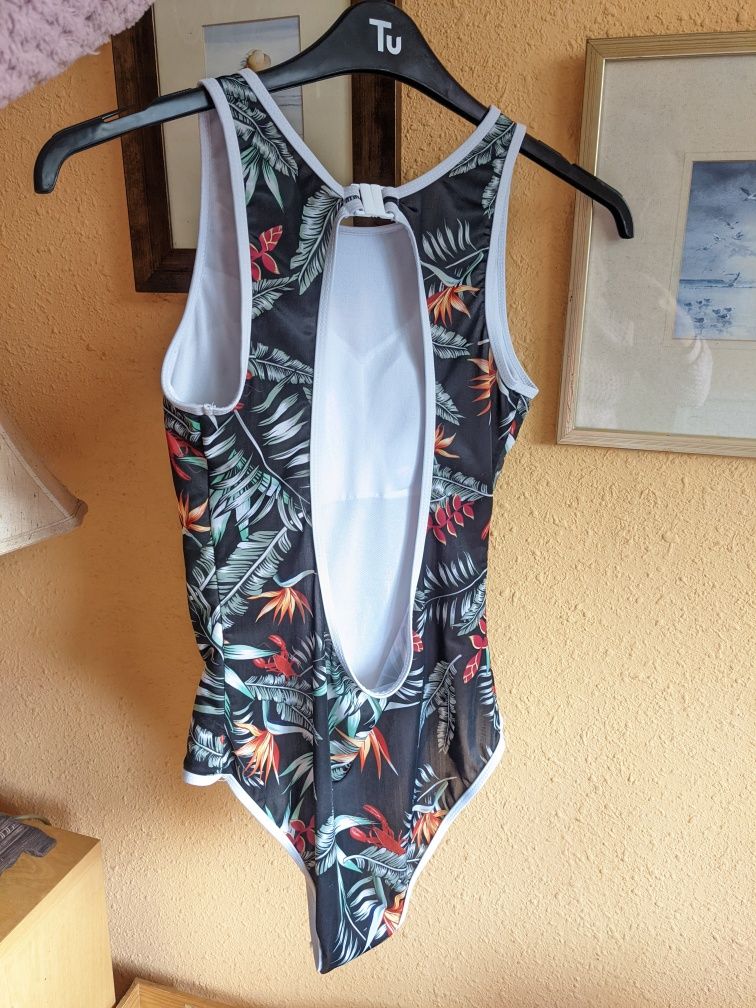 Seksowny strój kąpielowy jednoczęściowy