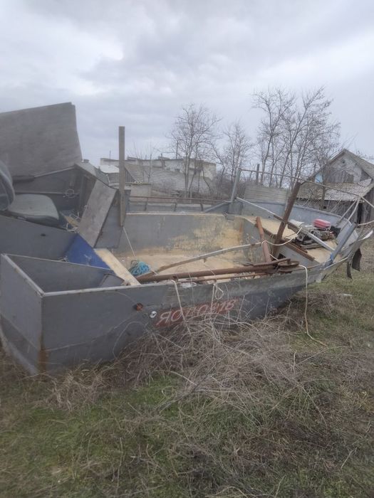 Продам пластиковий катер - лодку