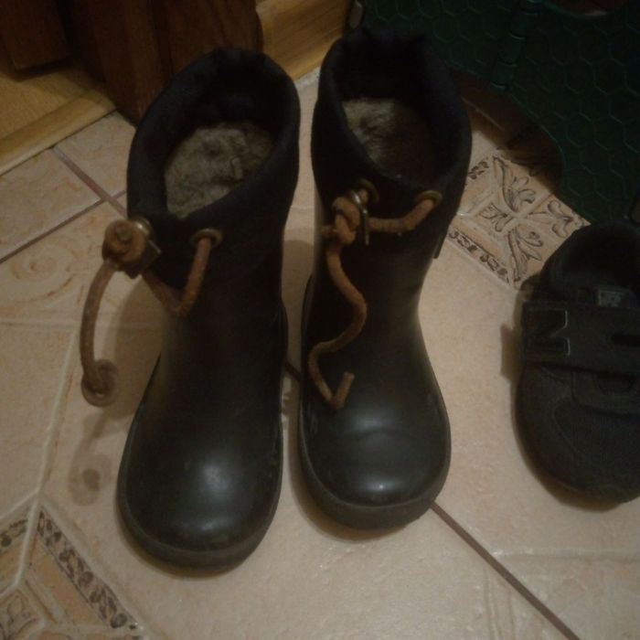 Дитяче взуття у гарному стані