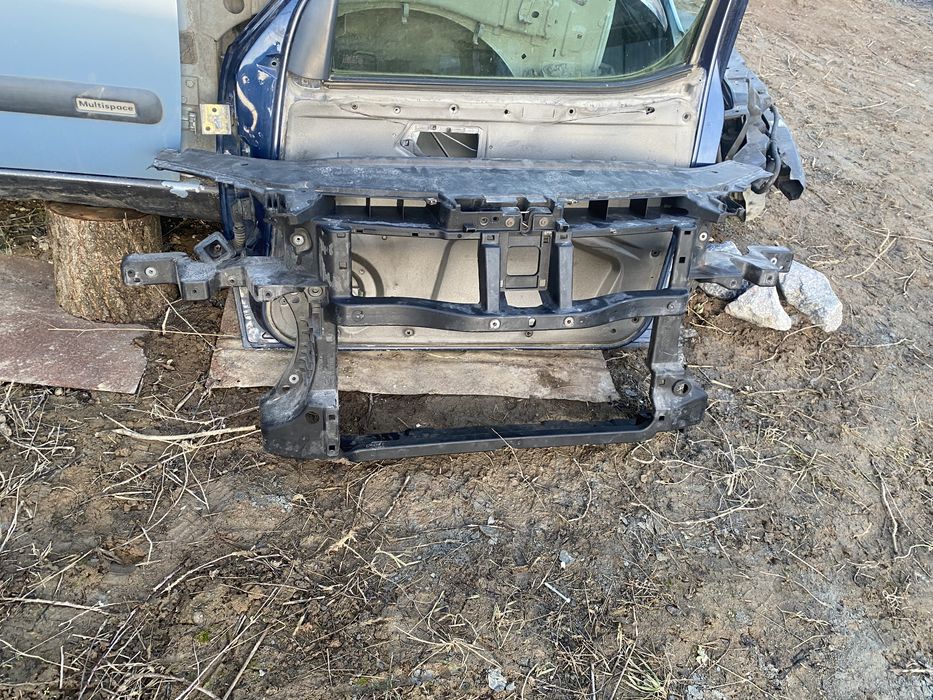 Бампер решотка Volkswagen Passat b6 Пассат б 6