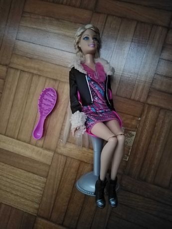 Barbie cabeleireira + cadeira e escova