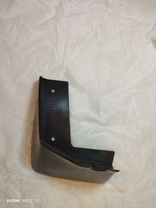 Бризговик задній лівий Nissan Leaf