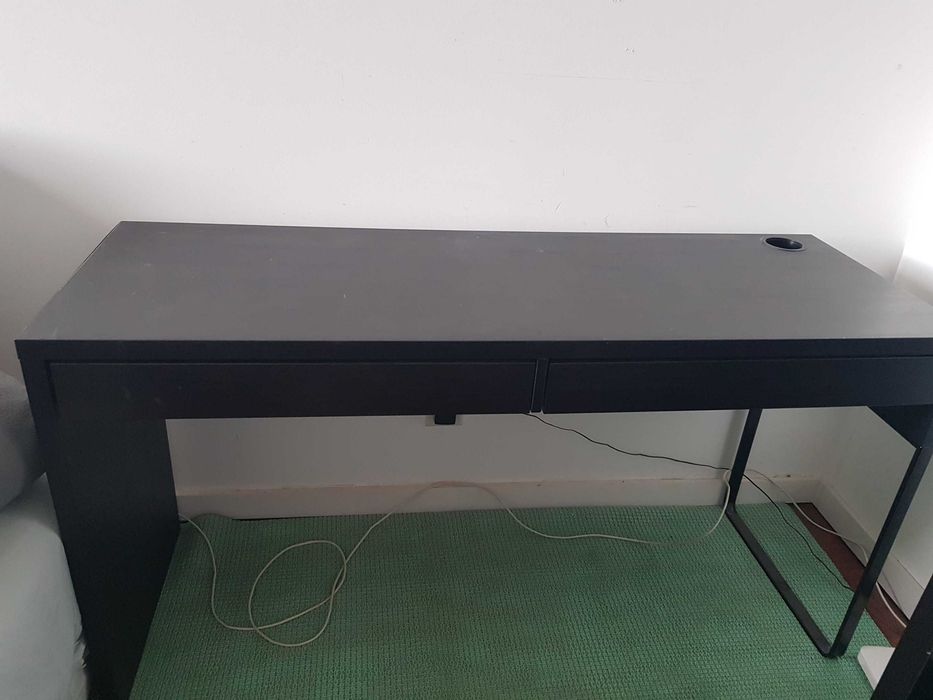 Secretária IKEA- 74.4 x 142 x 50 cm