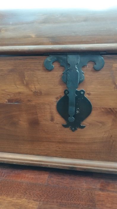 Baú de madeira rústico