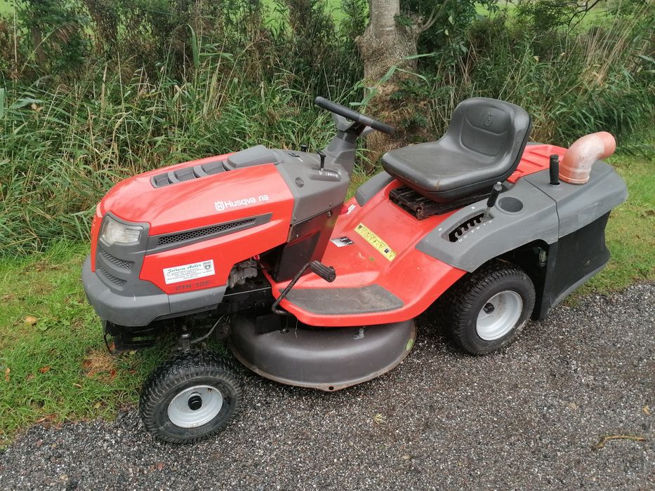 Kosiarka Traktorek Husqvarna CTH 126Traktorek do trawy z koszem kosi