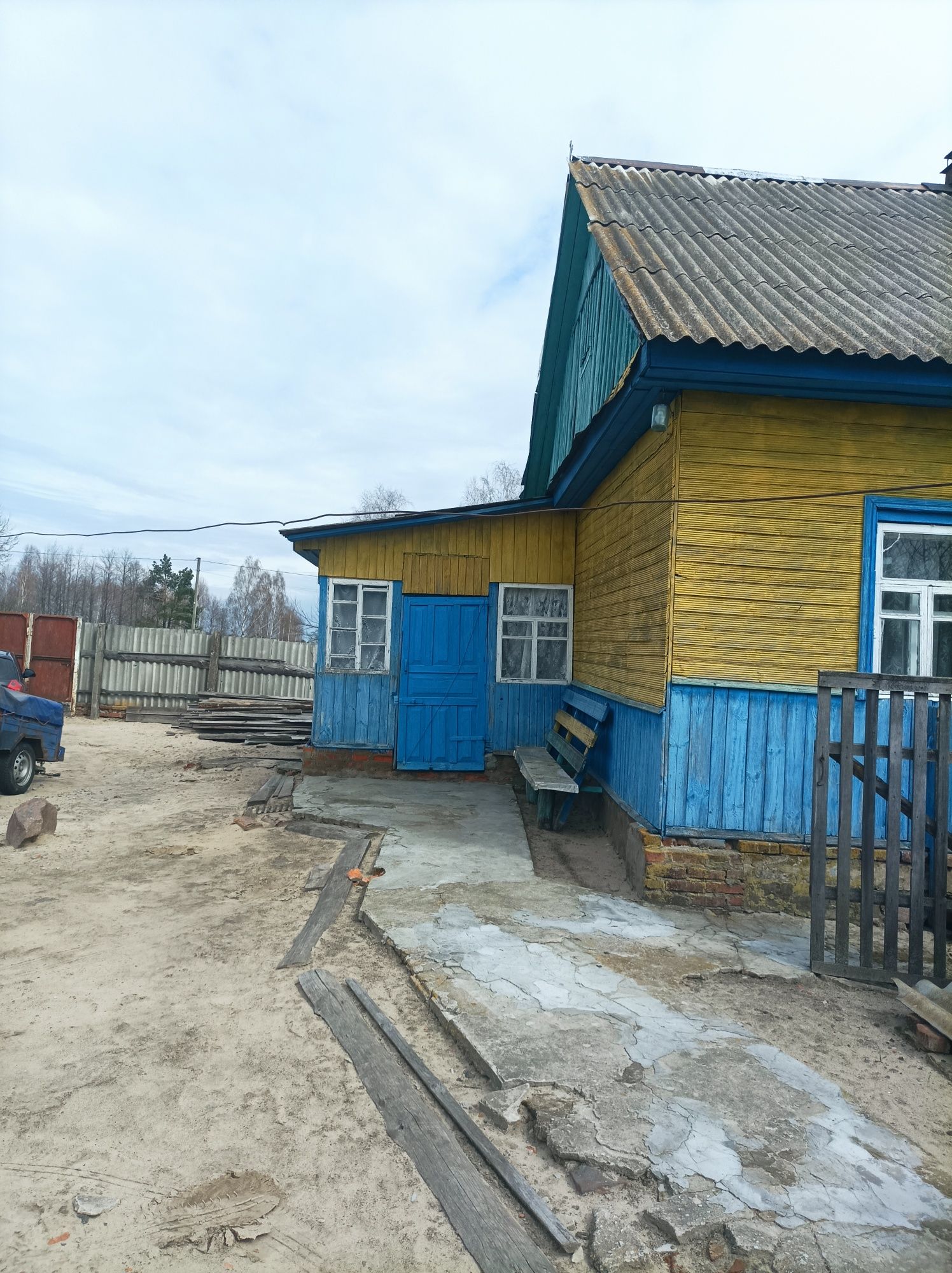 Гарний, великий будинок в селі
