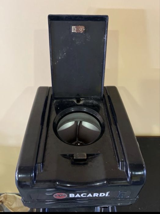 Maquina triturador de Gelo Bacardi