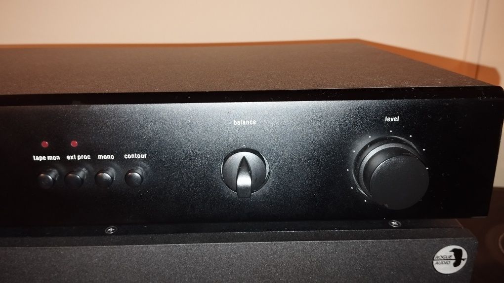 Vendo pré amplificador ADCON  GFP 345