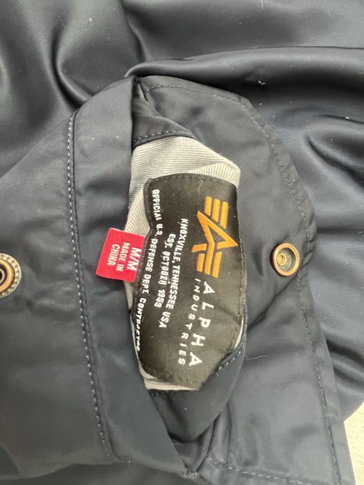 Продам бомбер Alpha industries