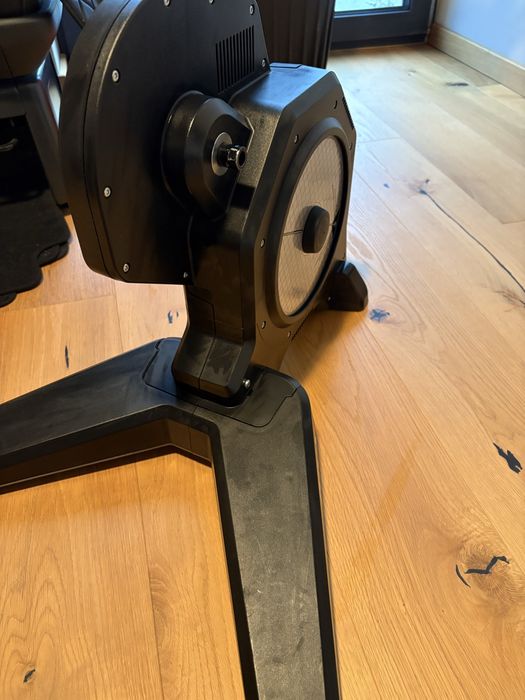 Tacx Flux S Smart Trenażer rowerowy