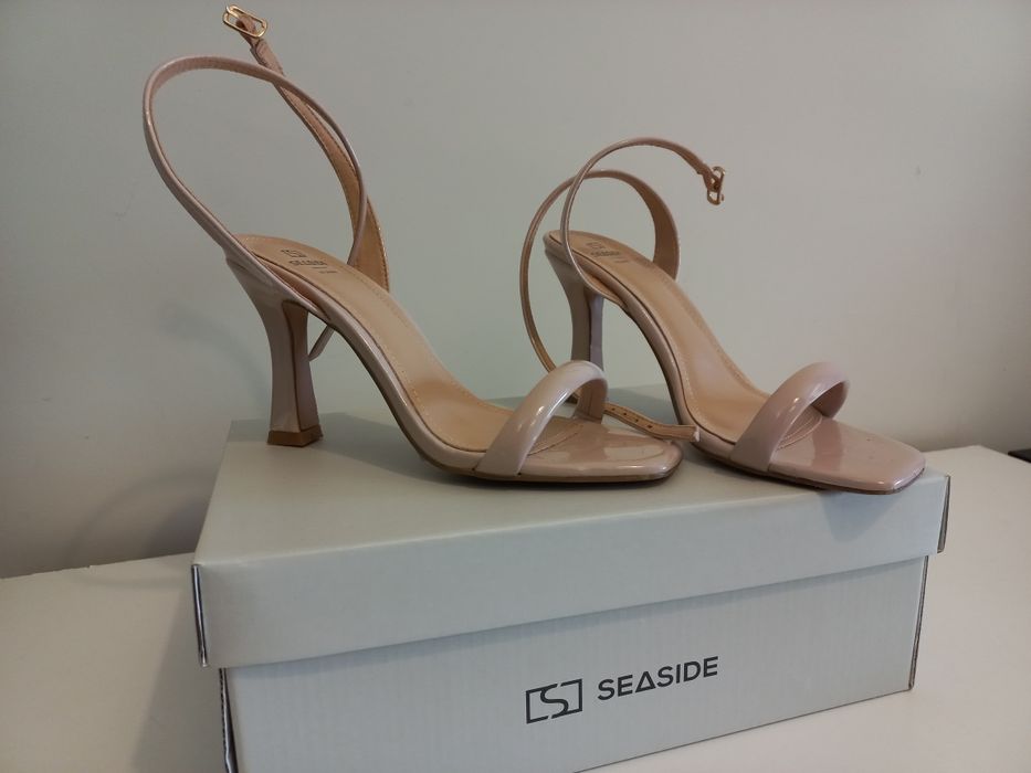 Vendo Sandálias nude