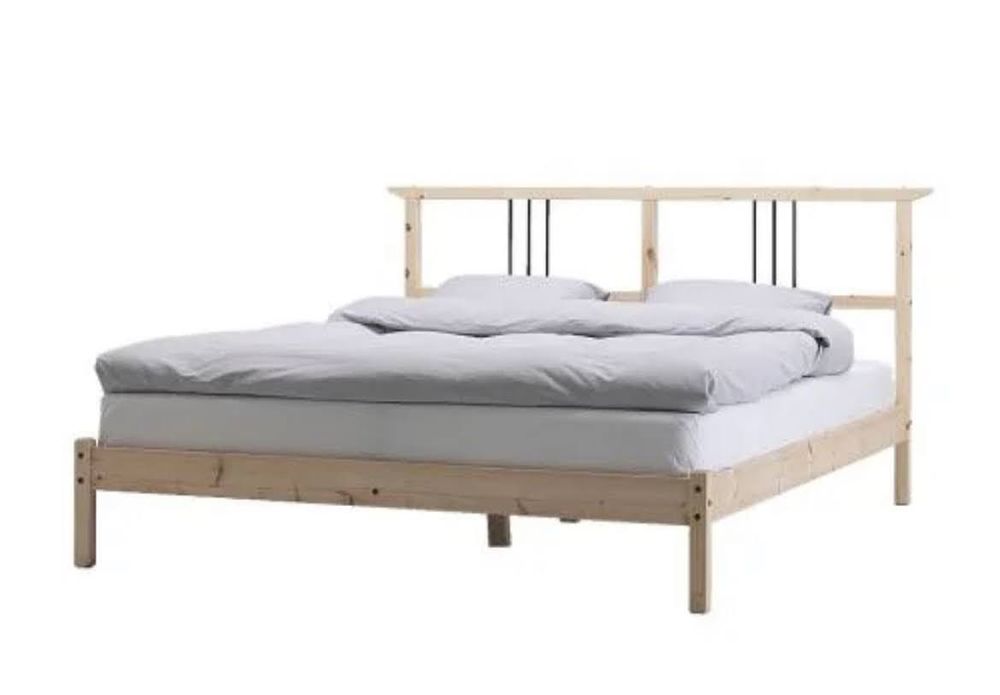 Conjunto cama, colchão (IKEA - 2,1mx1, 7m) e 2 mesas cabeceira