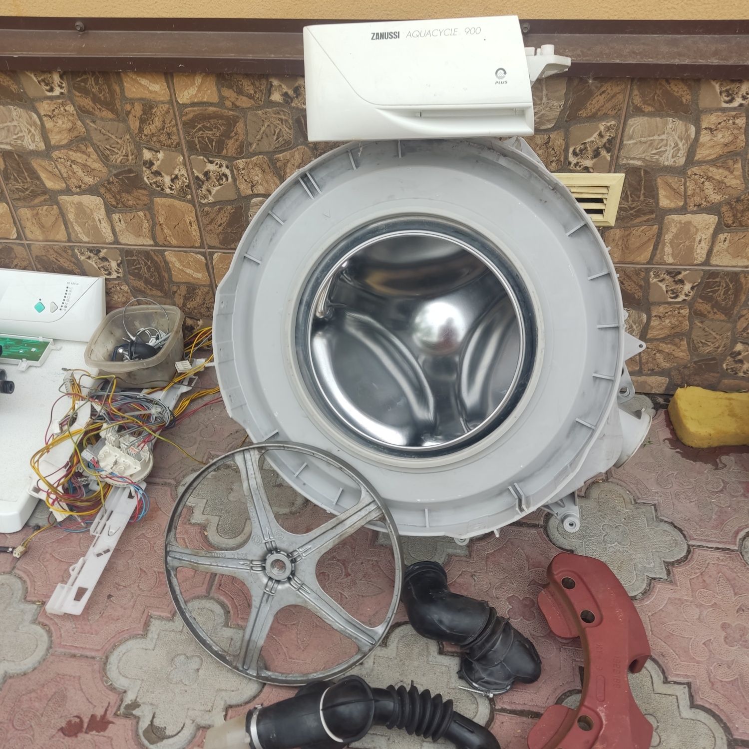 Продам  комплект запчастин на Zanussi FE 925 N