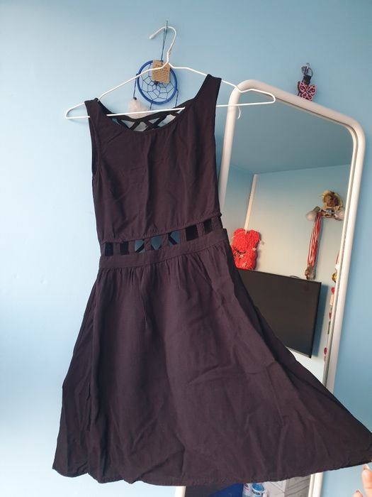 Czarna sukienka z wycięciami z h&m