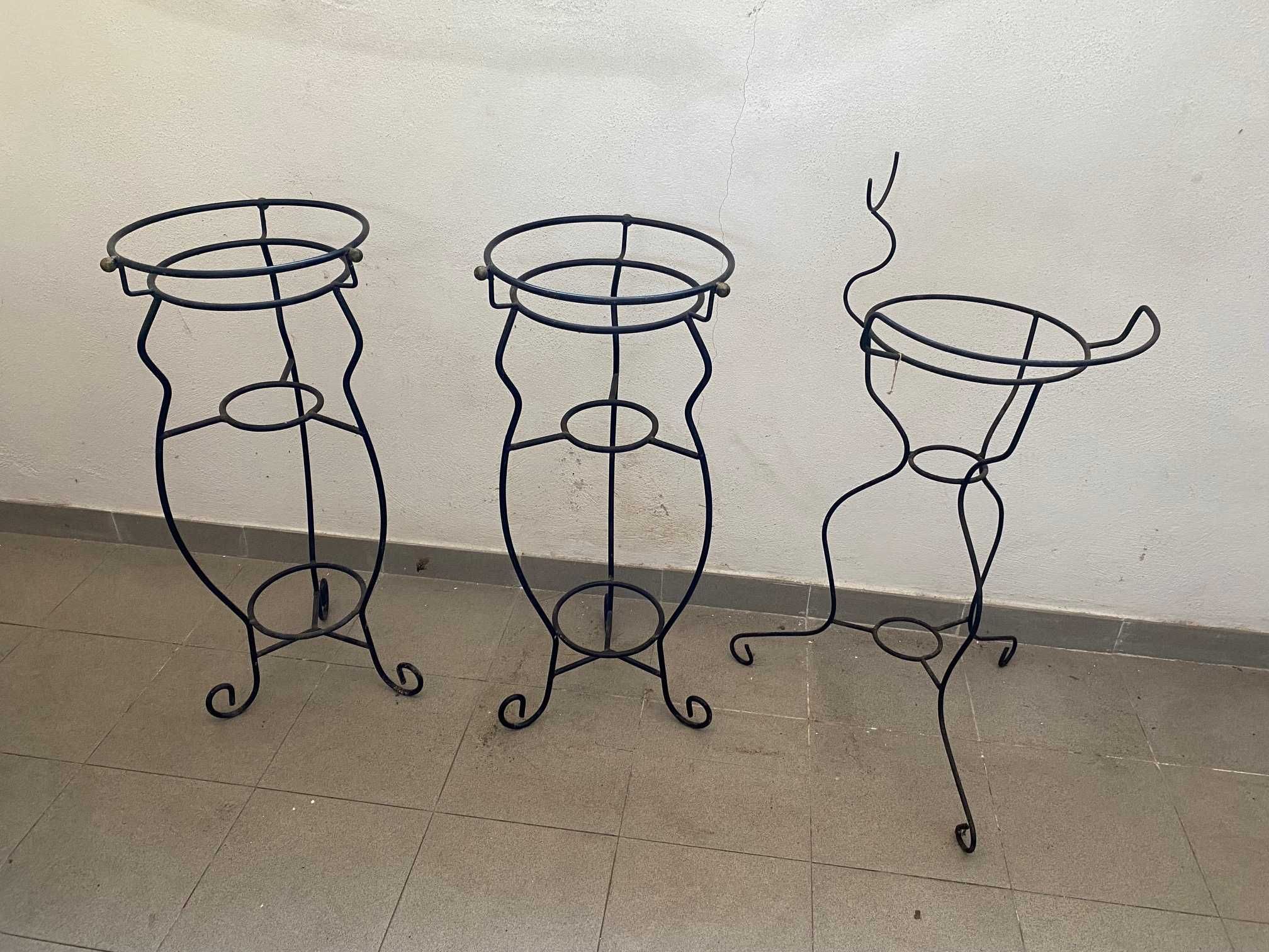 Suporte antigo em ferro p/ bacia e jarro -- decorativo