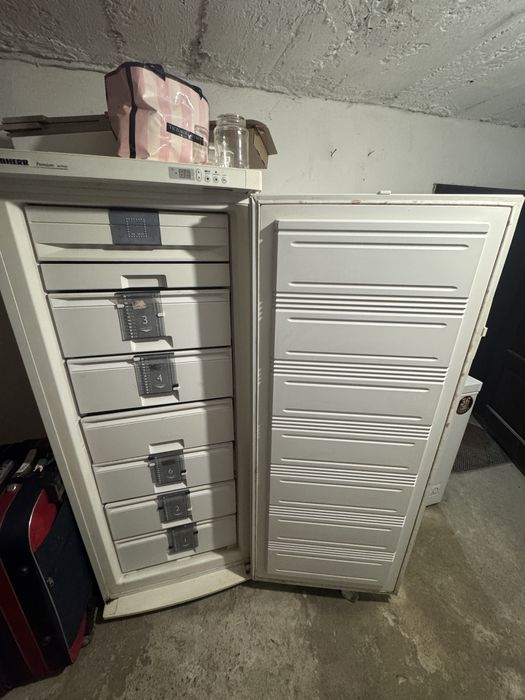 Продам морозилку LIEBHERR