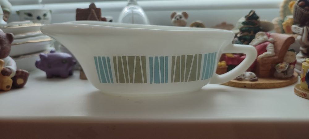 Соусник Pyrex JAJ. Англія 1960-х років.