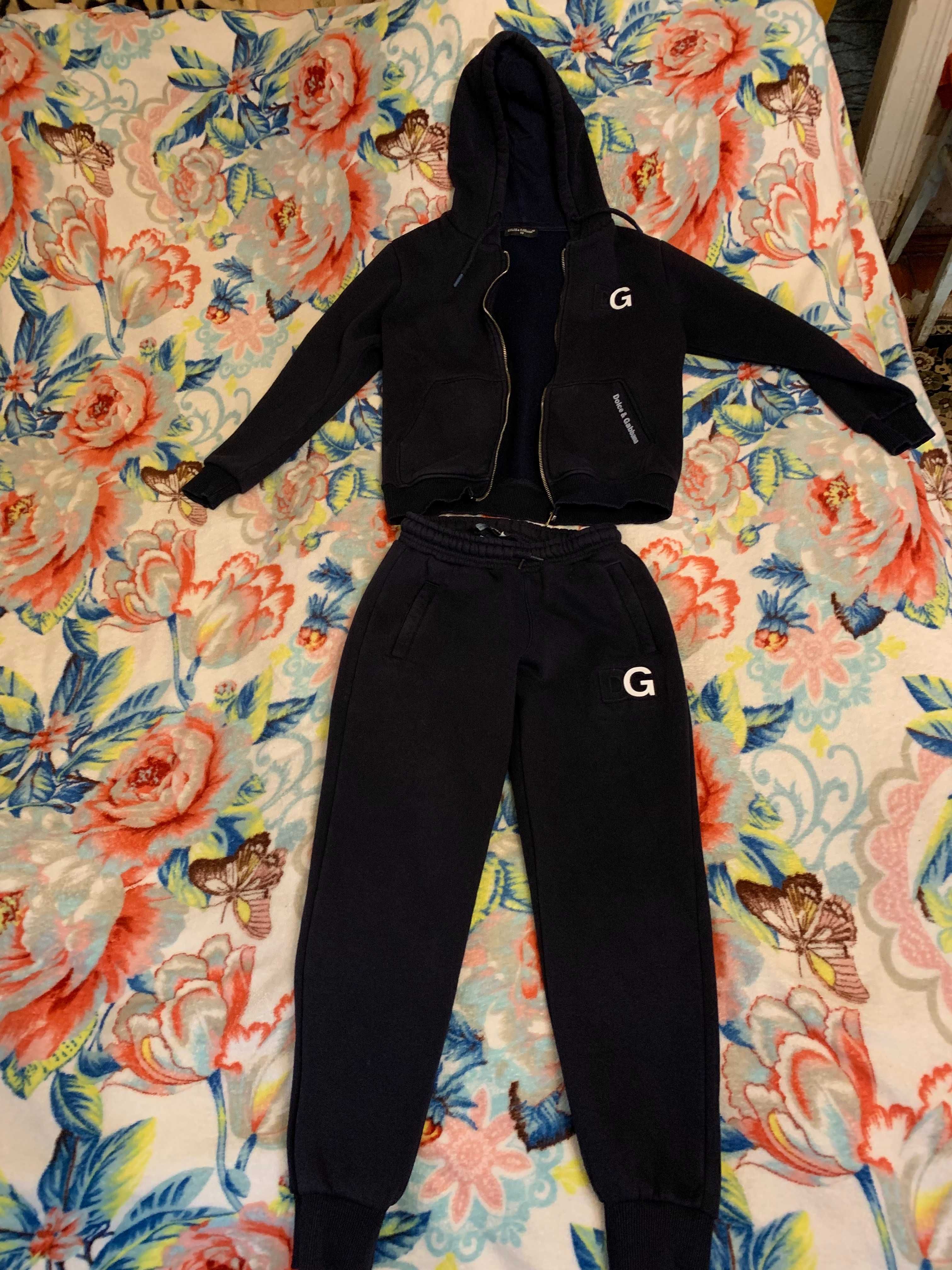 Детский утеплённый костюм, жилетка D&G и кроссовки Adidas.