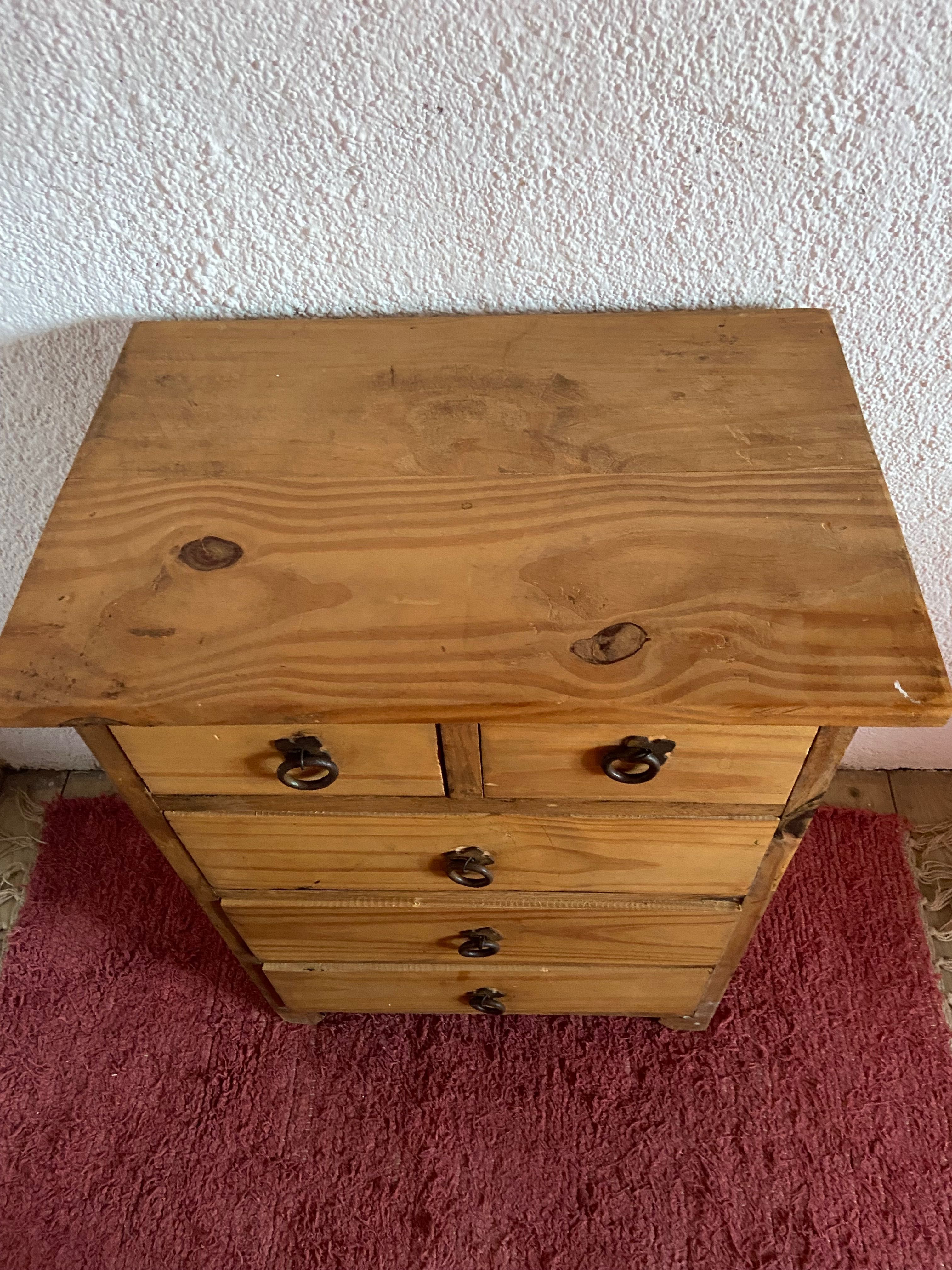 Mesa de cabeceira antiga