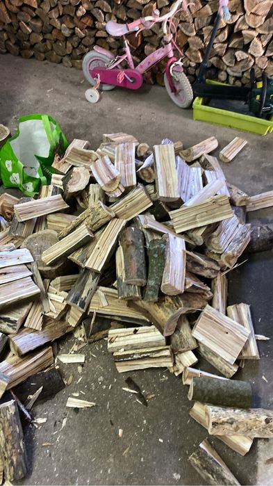 Vendo lenha seca de pinho e australia