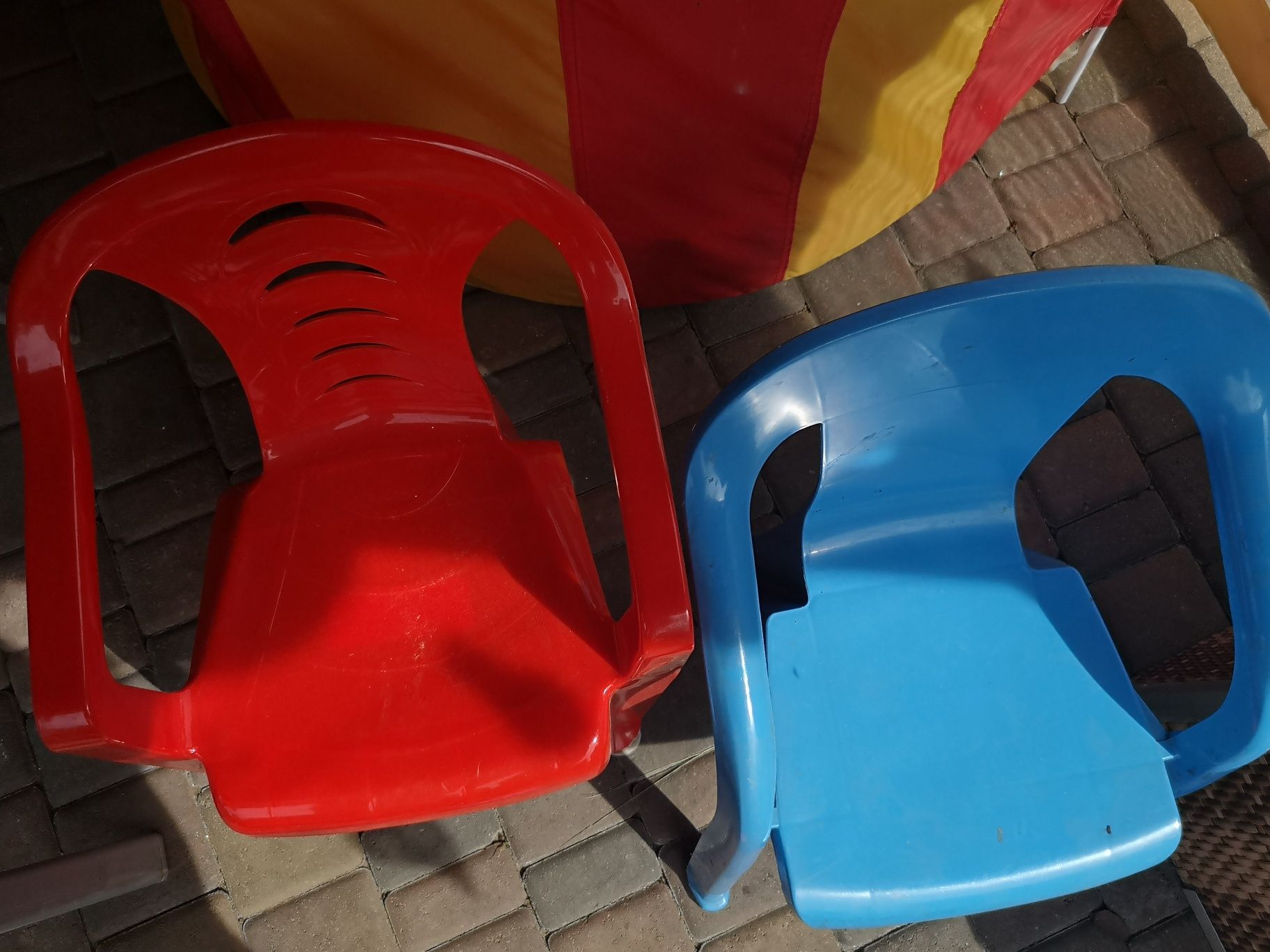 Krzesełko plastikowe małe dla dzieci dziecięce czerwone niebieskie