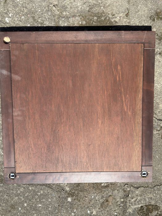 Lustro w drewnianej ramie