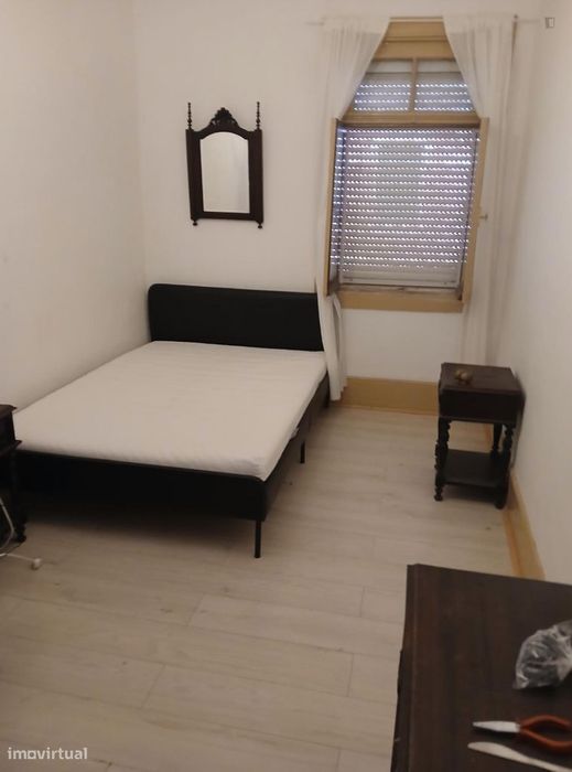 92661 - Quarto com cama de solteiro em...