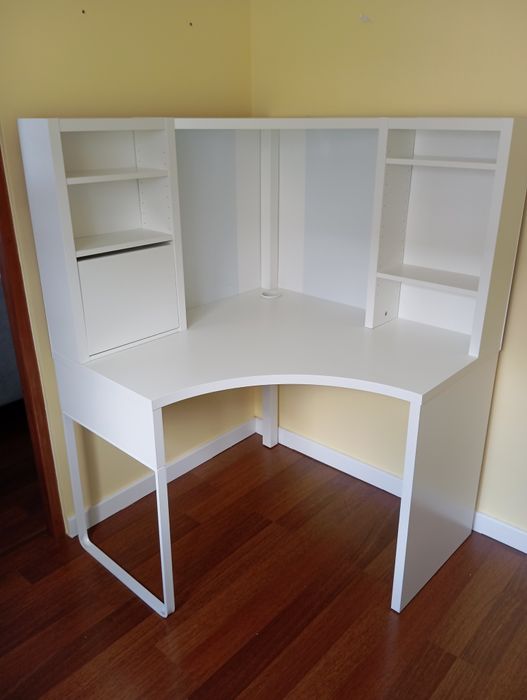 Białe biurko Micke Ikea