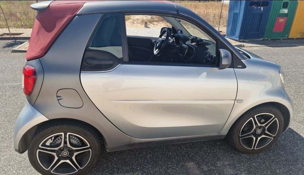 Smart fortwo Cabrio
Carro comprado Santogal em 2023 com garantia e vei