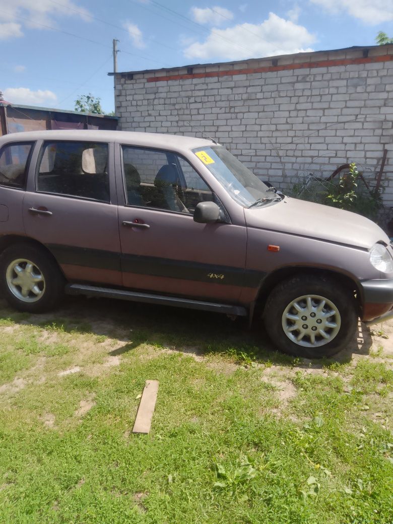 Автомобіль Шевроле Нива